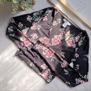 Plunge V-neck Long Sleeve Floral Crop Top